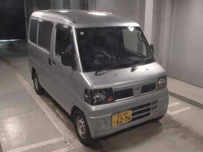 NISSAN CLIPPER VAN
