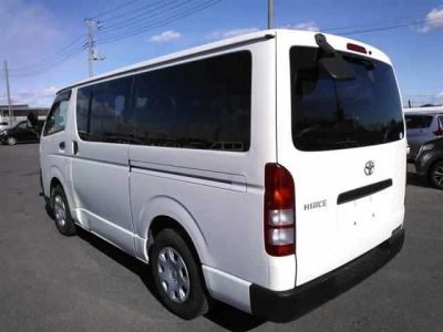 TOYOTA HIACE VAN