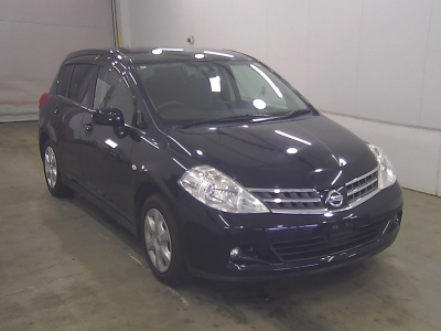 NISSAN TIIDA