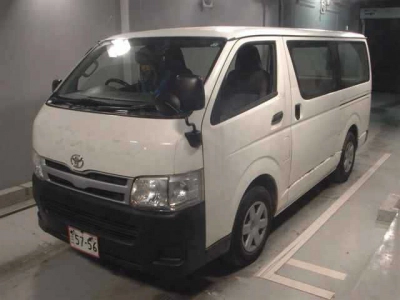TOYOTA HIACE VAN