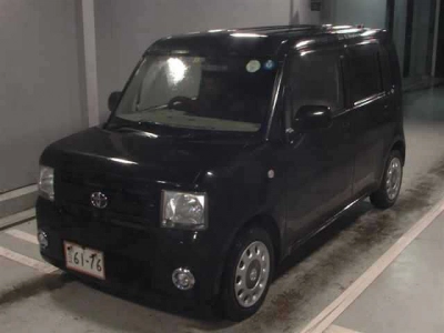 TOYOTA PIXIS SPACE