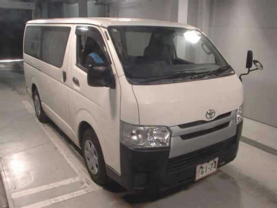 TOYOTA HIACE VAN