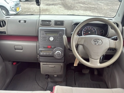 TOYOTA PIXIS SPACE