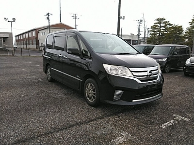 NISSAN SERENA