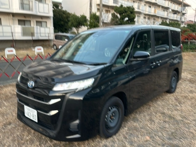 TOYOTA NOAH
