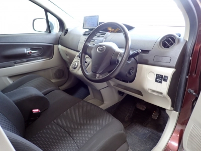 DAIHATSU BOON LUMINAS