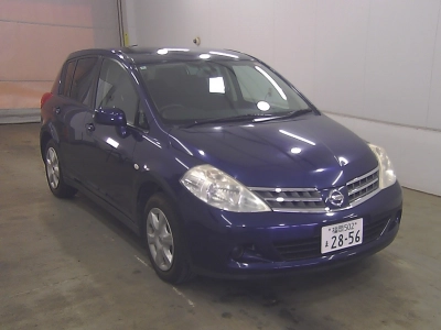 NISSAN TIIDA