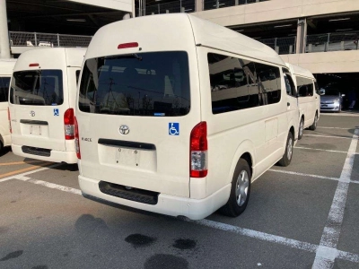 TOYOTA HIACE VAN