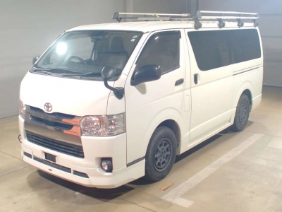 TOYOTA HIACE VAN