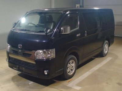 TOYOTA HIACE VAN