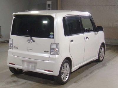 TOYOTA PIXIS SPACE