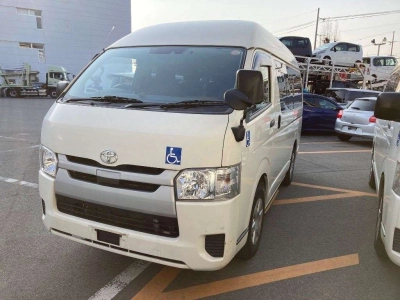 TOYOTA REGIUS VAN