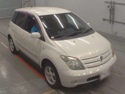 TOYOTA IST