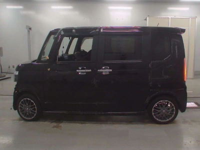 HONDA N BOX CUSTOM
