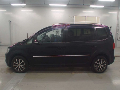 VOLKSWAGEN GOLF TOURAN
