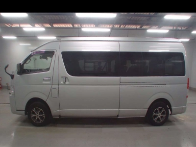 TOYOTA HIACE WAGON