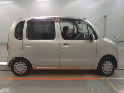 DAIHATSU MOVE LATTE