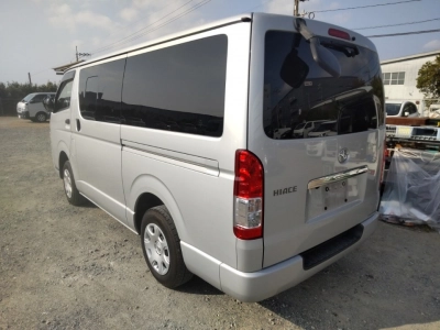 TOYOTA HIACE