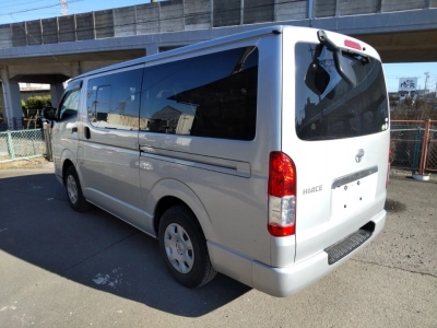 TOYOTA HIACE