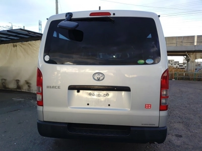 TOYOTA HIACE