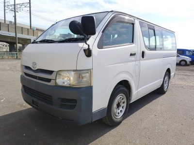 TOYOTA HIACE