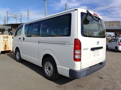 TOYOTA HIACE