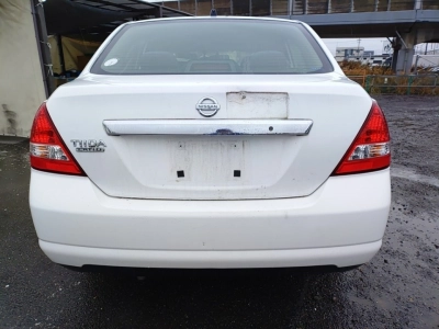 NISSAN TIIDA LATIO
