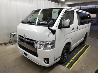 TOYOTA HIACE