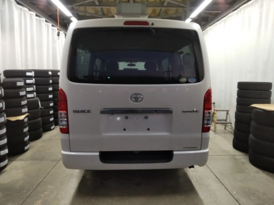 TOYOTA HIACE