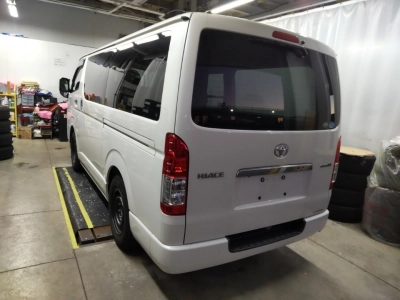 TOYOTA HIACE