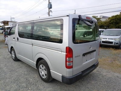 TOYOTA HIACE