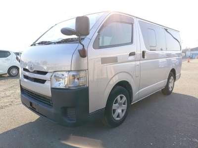 TOYOTA HIACE