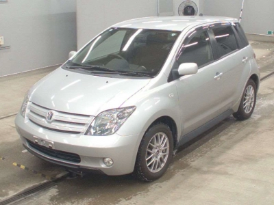 TOYOTA IST