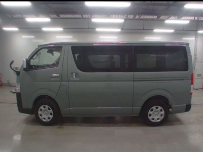 TOYOTA HIACE VAN