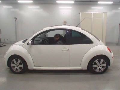 VOLKSWAGEN NEW BEETLE