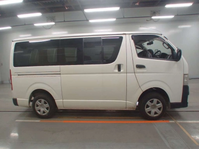 TOYOTA REGIUS VAN
