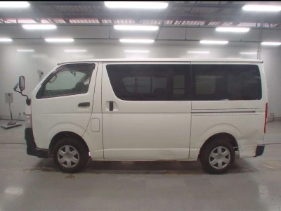 TOYOTA REGIUS VAN