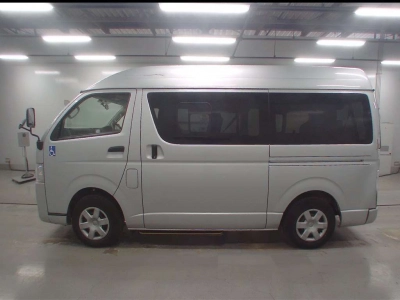 TOYOTA REGIUS VAN