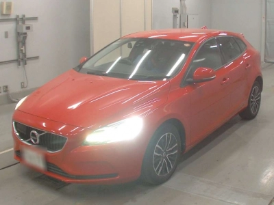 VOLVO V40