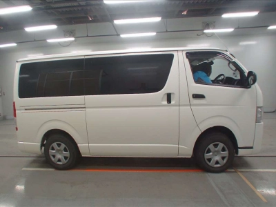 TOYOTA REGIUS VAN