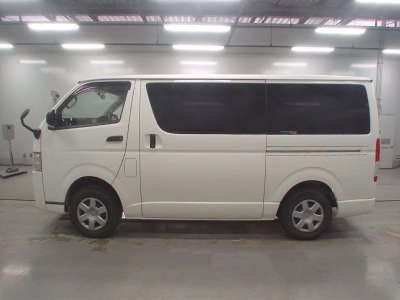 TOYOTA REGIUS VAN