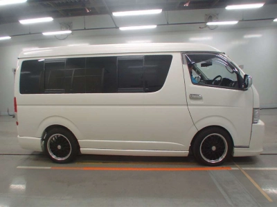 TOYOTA HIACE WAGON