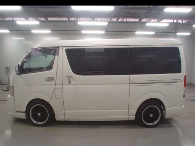 TOYOTA HIACE WAGON