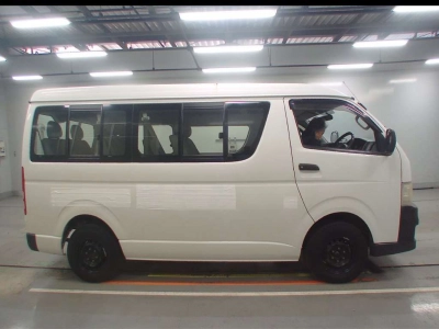 TOYOTA HIACE WAGON