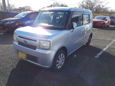 TOYOTA PIXIS SPACE