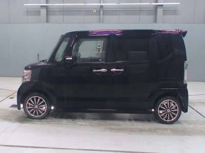 HONDA N BOX CUSTOM
