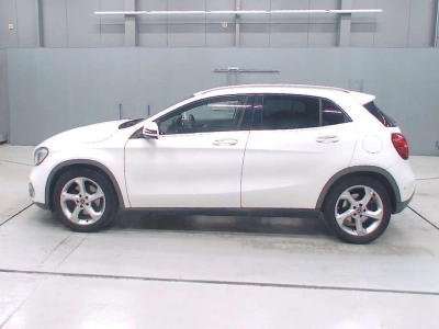 MERCEDES BENZ GLA