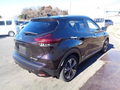 NISSAN KICKS