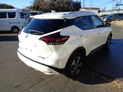 NISSAN KICKS