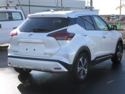 NISSAN KICKS